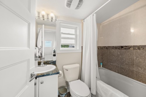 2643 8Th Avenue E, Vancouver, BC 