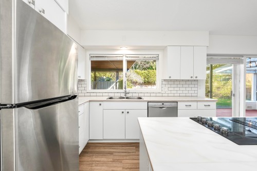 429 Newlands Road, West Vancouver, BC 