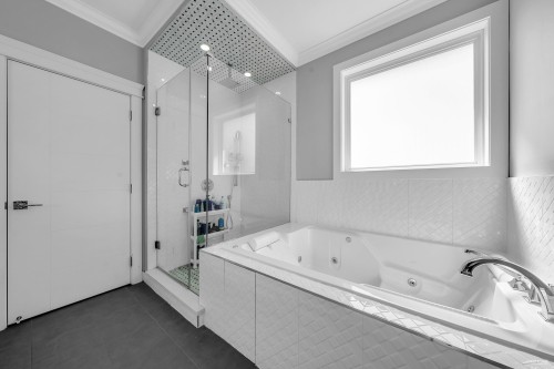 1640 Como Lake Avenue, Coquitlam, BC 