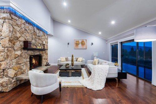 1521 Chartwell Drive, West Vancouver, BC 