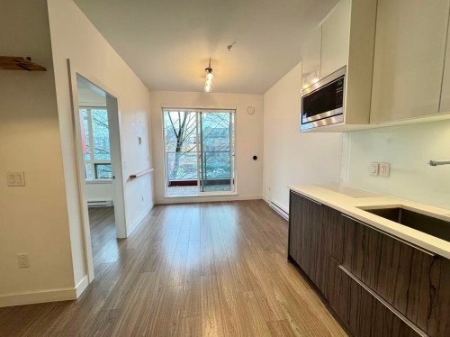 303-379 Broadway Street E, Vancouver, BC 