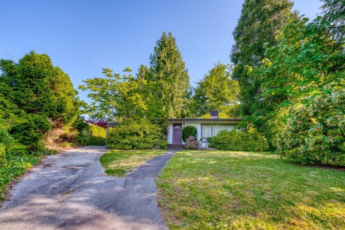 1124 Luxton Square, Coquitlam, BC 