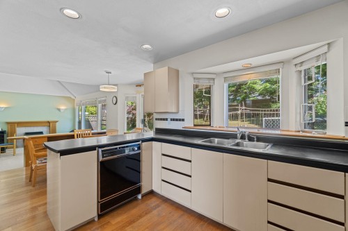 5275 Mckee Street, Burnaby, BC 