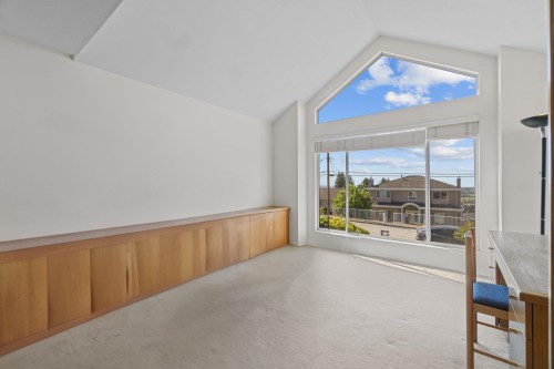 5275 Mckee Street, Burnaby, BC 