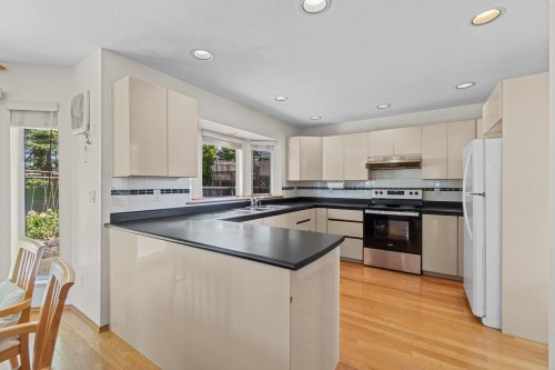 5275 Mckee Street, Burnaby, BC 