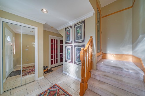 2052 Westview Drive, North Vancouver, BC 