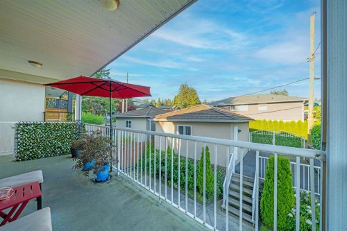 2052 Westview Drive, North Vancouver, BC 