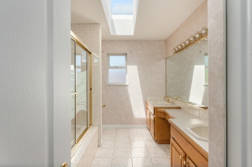 912 Fifth Street, New Westminster, BC 