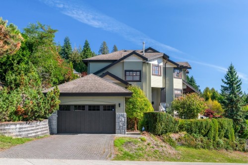 1-2555 Skilift Road  West Vancouver, BC V7S 3K1