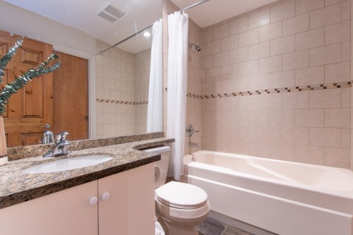 302-3050 Hillcrest Drive, Whistler, BC 