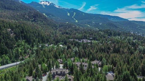 302-3050 Hillcrest Drive, Whistler, BC 