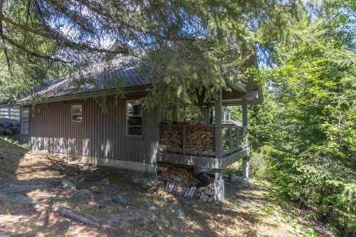 302-3050 Hillcrest Drive, Whistler, BC 