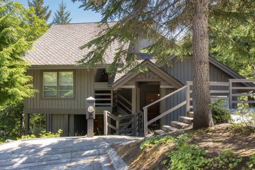 302-3050 Hillcrest Drive, Whistler, BC 