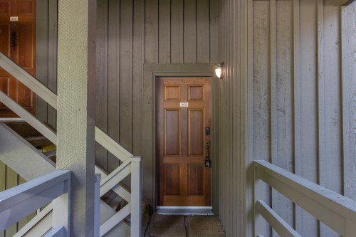 302-3050 Hillcrest Drive, Whistler, BC 