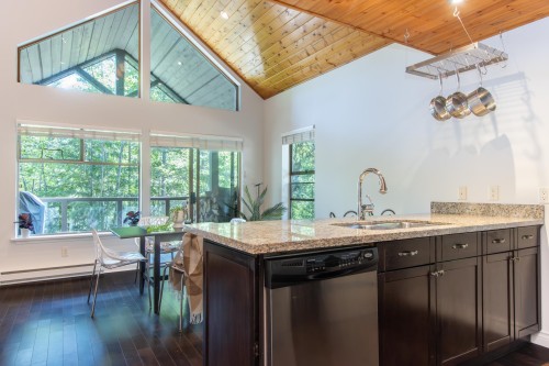 302-3050 Hillcrest Drive, Whistler, BC 