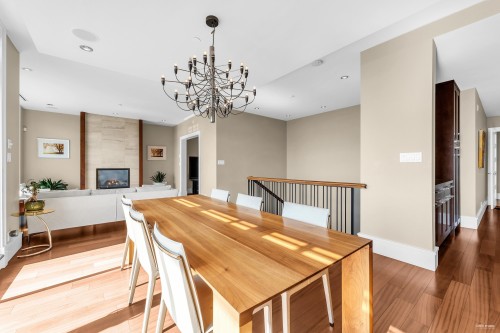 102-2575 Garden Court, West Vancouver, BC 