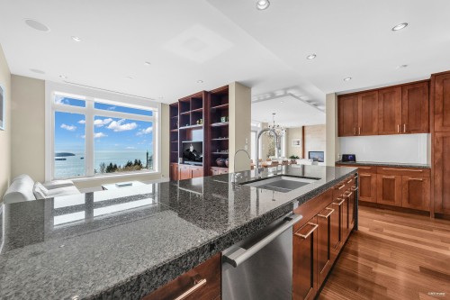 102-2575 Garden Court, West Vancouver, BC 