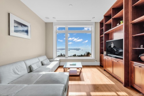 102-2575 Garden Court, West Vancouver, BC 