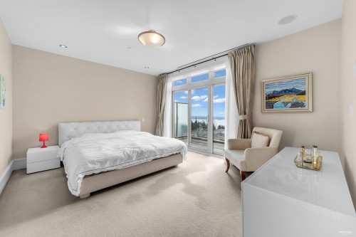 102-2575 Garden Court, West Vancouver, BC 