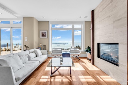 102-2575 Garden Court, West Vancouver, BC 