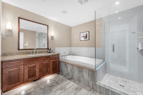 102-2575 Garden Court, West Vancouver, BC 