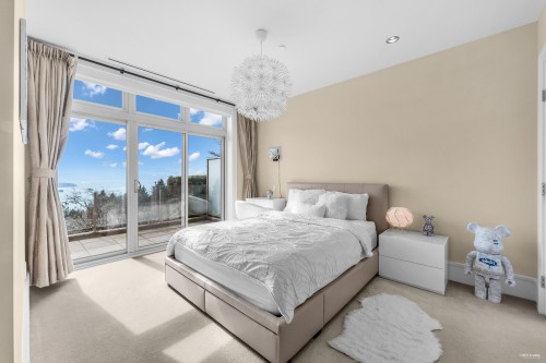 102-2575 Garden Court, West Vancouver, BC 