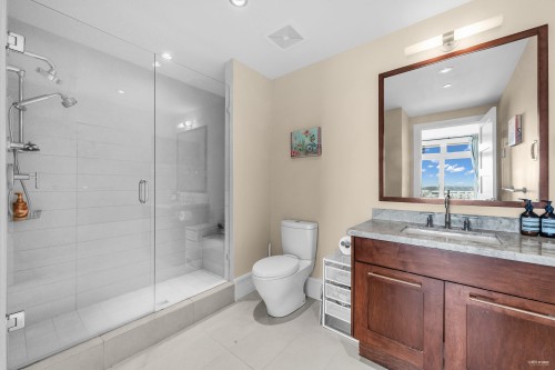 102-2575 Garden Court, West Vancouver, BC 