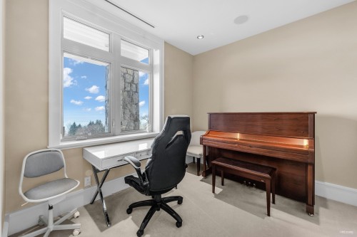 102-2575 Garden Court, West Vancouver, BC 