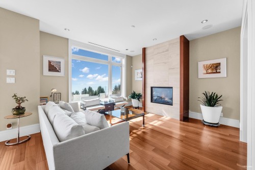 102-2575 Garden Court, West Vancouver, BC 