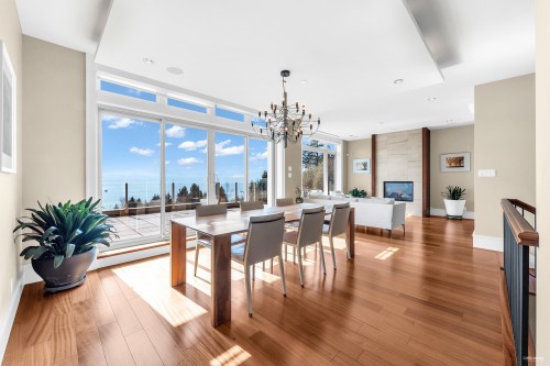 102-2575 Garden Court, West Vancouver, BC 