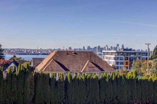 104/204-422 3Rd Street E, North Vancouver, BC 