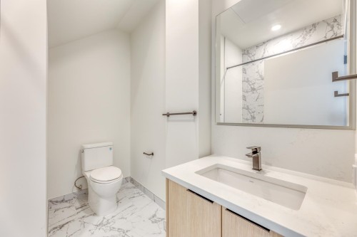 104/204-422 3Rd Street E, North Vancouver, BC 