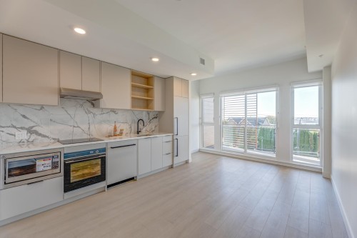 104/204-422 3Rd Street E, North Vancouver, BC 