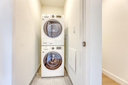 104/204-422 3Rd Street E, North Vancouver, BC 