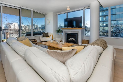 9 Smithe Mews, Vancouver, BC 