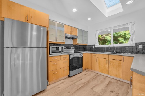 1910 27Th Street, West Vancouver, BC 