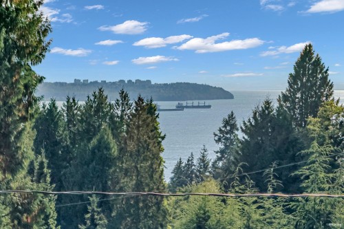 1910 27Th Street, West Vancouver, BC 