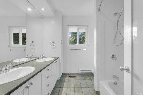 1910 27Th Street, West Vancouver, BC 