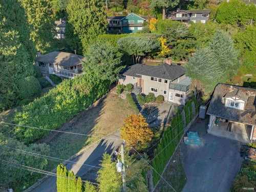 1910 27Th Street, West Vancouver, BC 