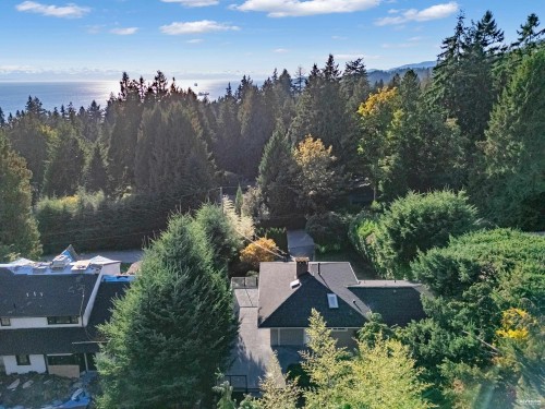 1910 27Th Street, West Vancouver, BC 