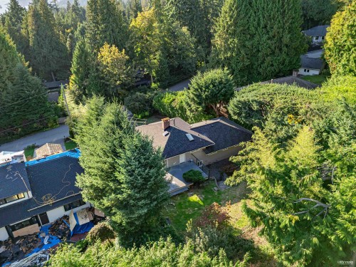 1910 27Th Street, West Vancouver, BC 