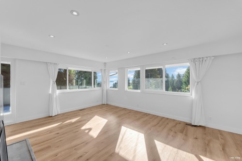 1910 27Th Street, West Vancouver, BC 