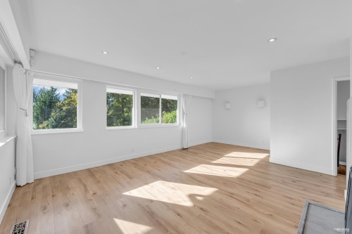 1910 27Th Street, West Vancouver, BC 