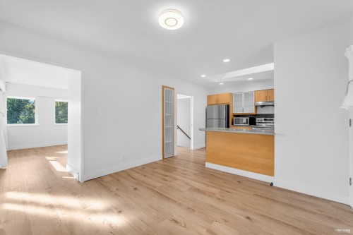 1910 27Th Street, West Vancouver, BC 