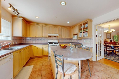 1926 62Nd Avenue W, Vancouver, BC 