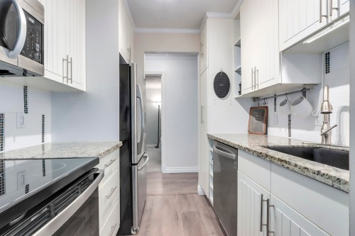 303-2004 Fullerton Avenue  North Vancouver, BC V7P 3G8