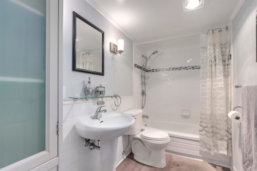 303-2004 Fullerton Avenue, North Vancouver, BC 