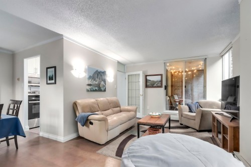 303-2004 Fullerton Avenue, North Vancouver, BC 