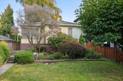 7526 Selkirk Street  Vancouver, BC V6P 4H4