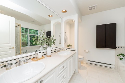 1174 Strathaven Drive, North Vancouver, BC 